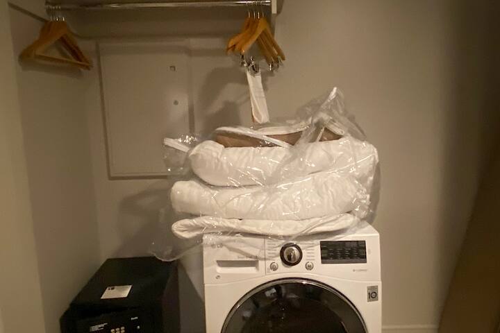 Spacious Two-bed, Two-bath Suite gallery image 5