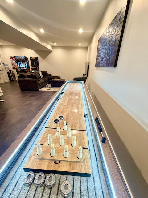 Modern Lakeside Family Retreat w/ Private Beach