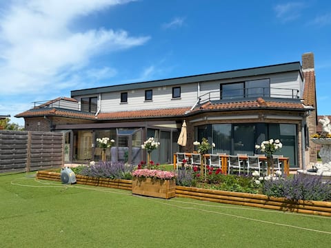 Beautiful villa with spa a stone's throw from th