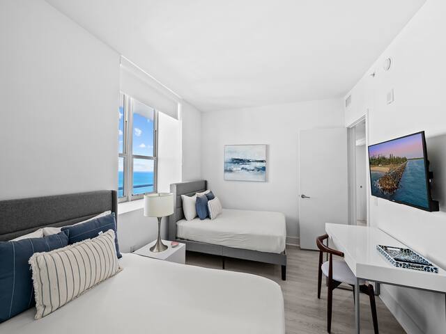 2/2 Stunning Ocean Front gallery image 2