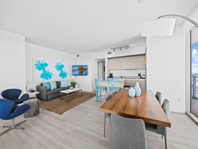 2/2 Stunning Ocean Front gallery image 5