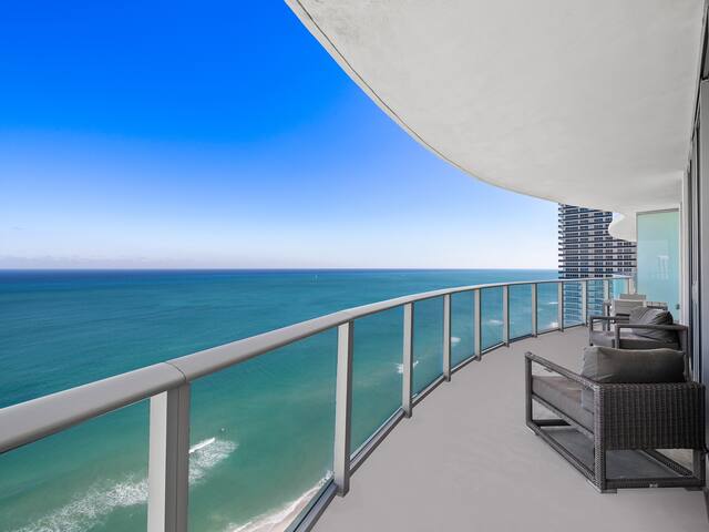 2/2 Stunning Ocean Front gallery image 3