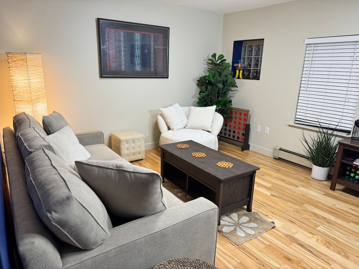 Cozy Ground Level Apartment