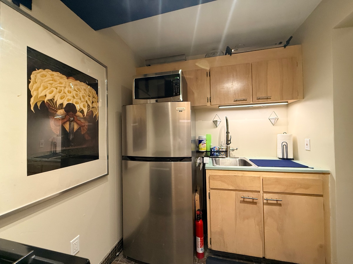 Cozy Ground Level Apartment
