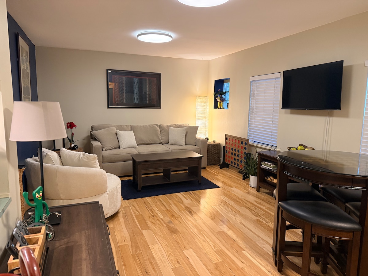 Cozy Ground Level Apartment