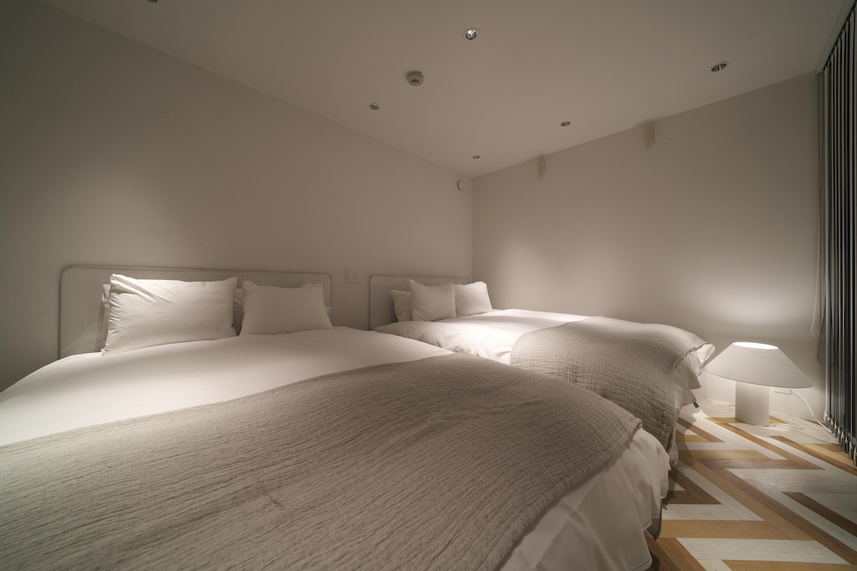 ◾️主寝室
ダブルベッドを２台ご用意