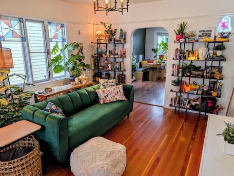 Successful Airbnb property: Whole 1940s Character Home in Heart of Nutana in Saskatoon