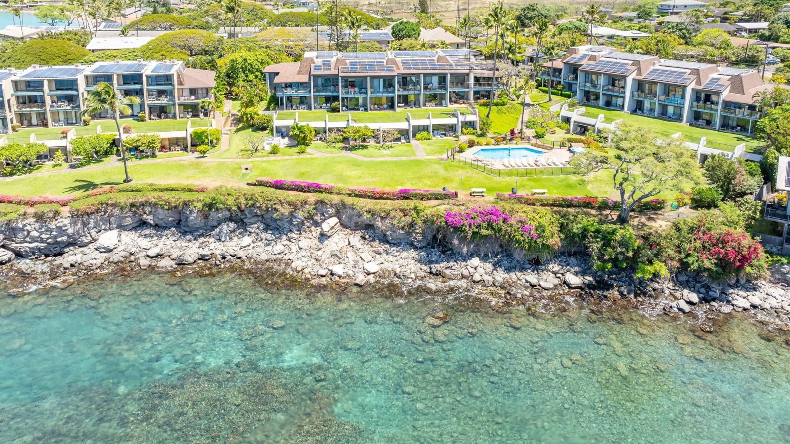 Townhouse in Lahaina · ★4.94 · 1 bedroom · 2 beds · 1 bath - Image 7
