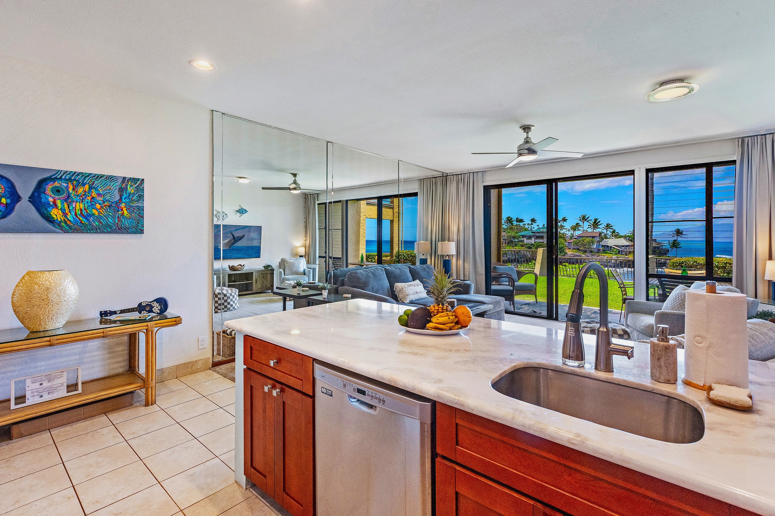 Townhouse in Lahaina · ★4.94 · 1 bedroom · 2 beds · 1 bath - Image 4