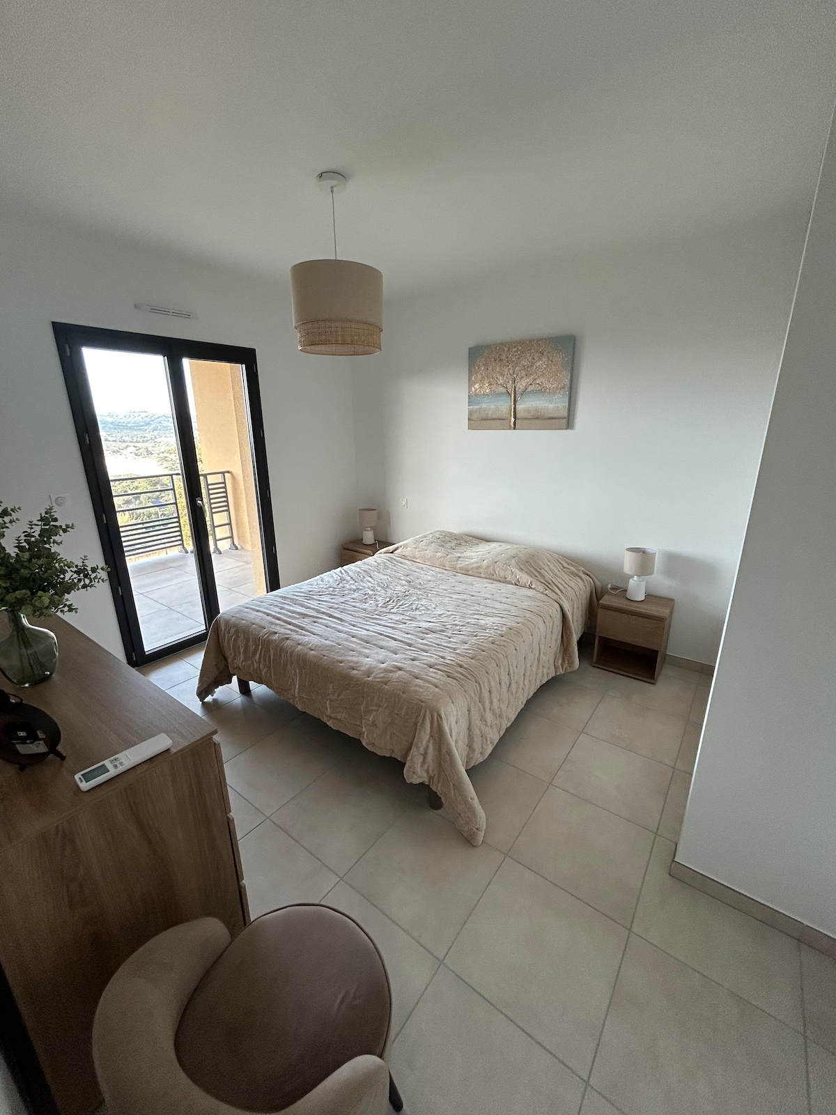 Ambienti i dhomës së gjumit