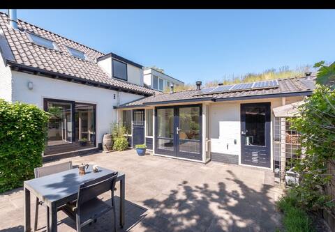 Family home centrally located by the sea, beach and dunes