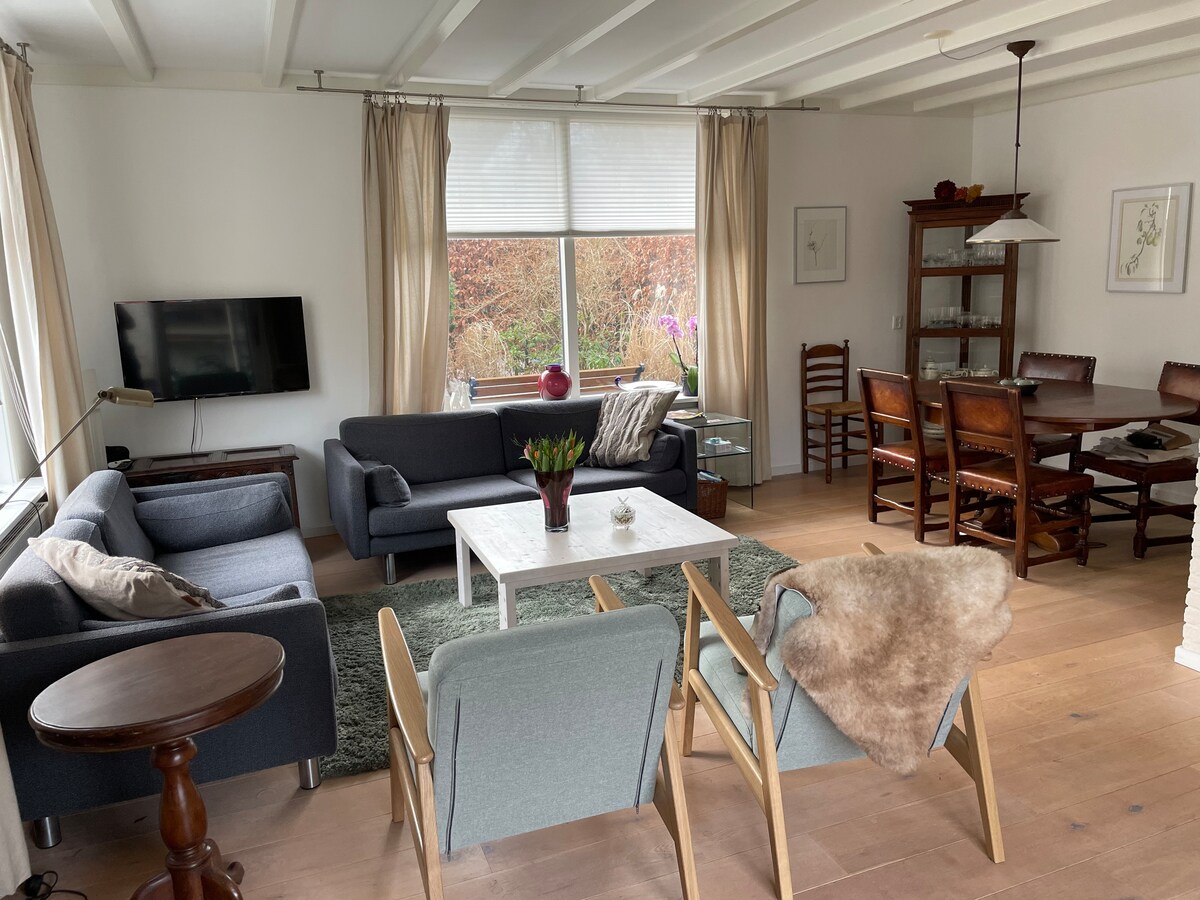 Top Airbnb: Family home centrally located by the sea, beach and dunes in Groet Met Hargen