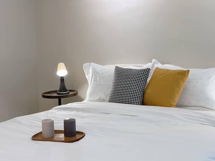 带大阳台的房间