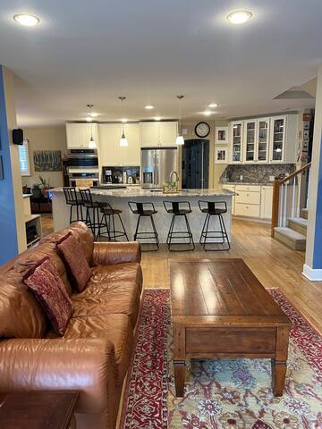 Beautiful Hilltop Home! Near Cherry Creek