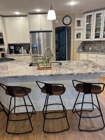 Beautiful Hilltop Home! Near Cherry Creek gallery image 4