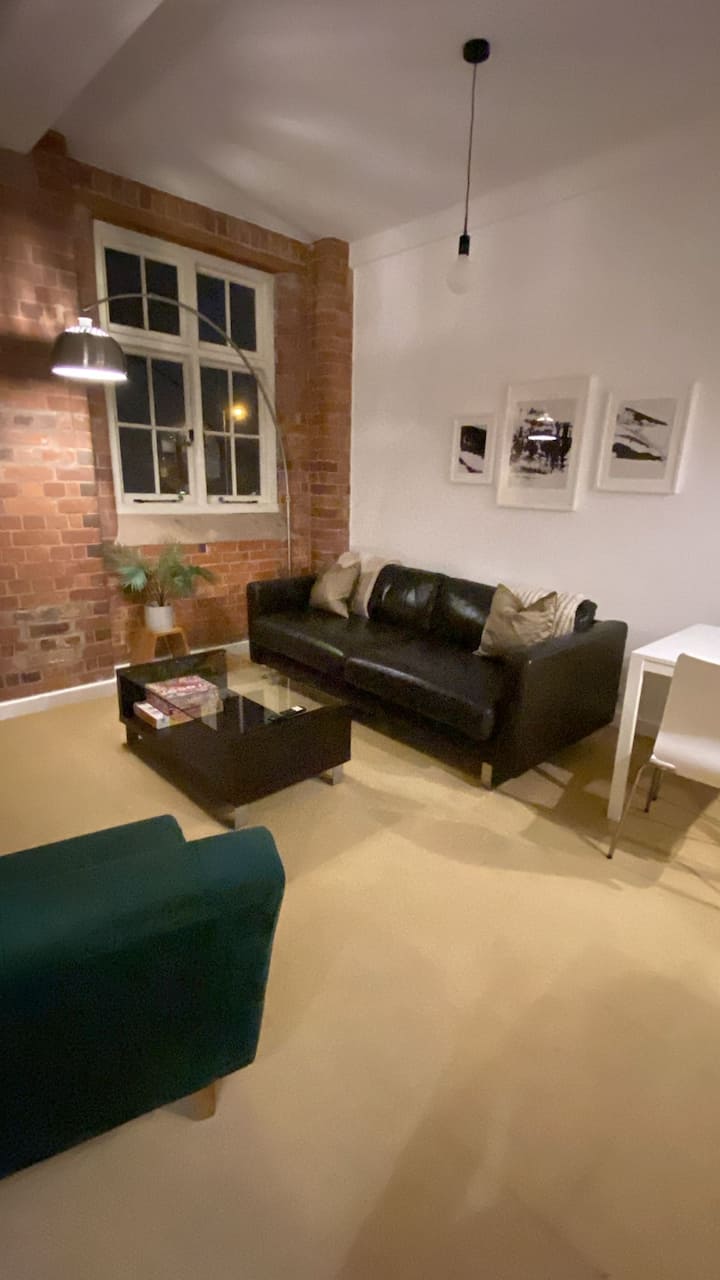 1 Bed Flat - 2 Mins Walk From Town W. Free Parking - Tutbury Castle