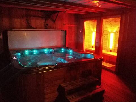 Sea You Soon  Tiny house met jacuzzi en sauna
