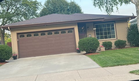 House for EAA Week 2 minutes from Airport!