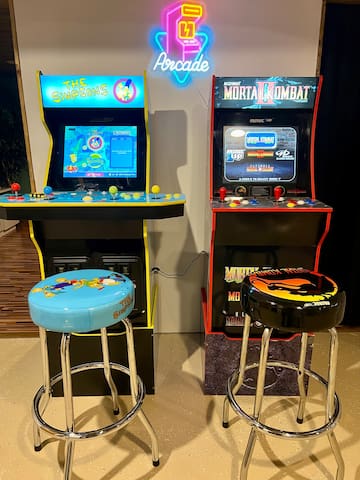 Large Group Getaway 5 mins MSP/MOA |Theatre Room gallery image 3