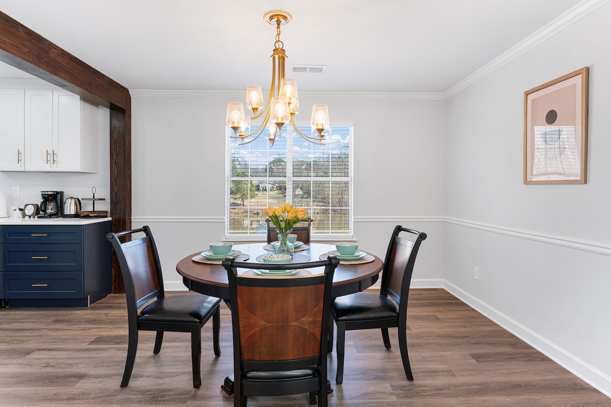 New! Lake House/8beds/ 3 Baths/ King/Queens/Fulls