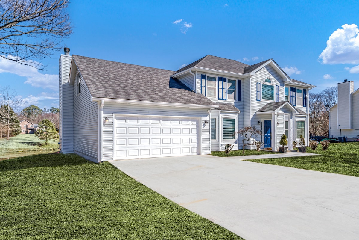 New! Lake House/8beds/ 3 Baths/ King/Queens/Fulls