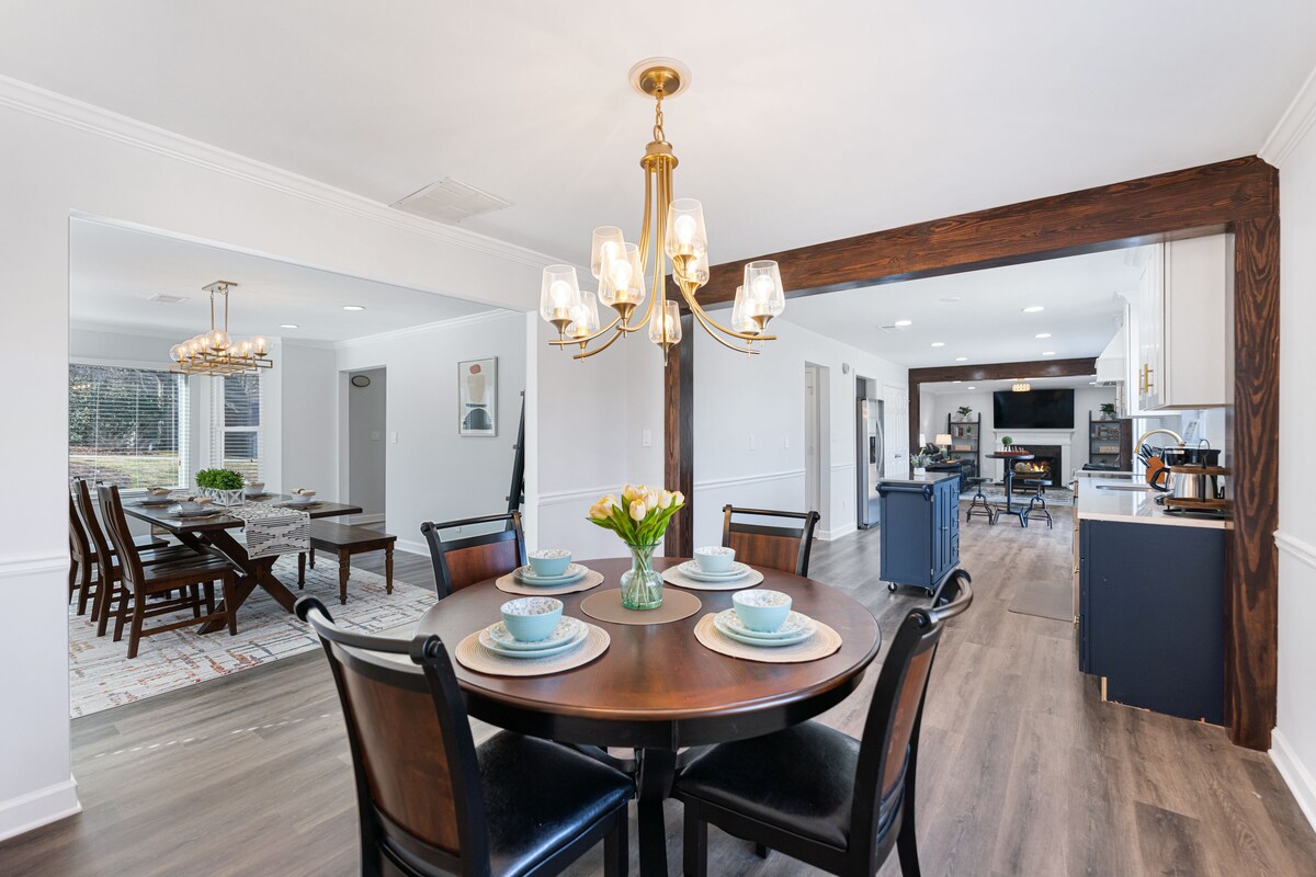 New! Lake House/8beds/ 3 Baths/ King/Queens/Fulls