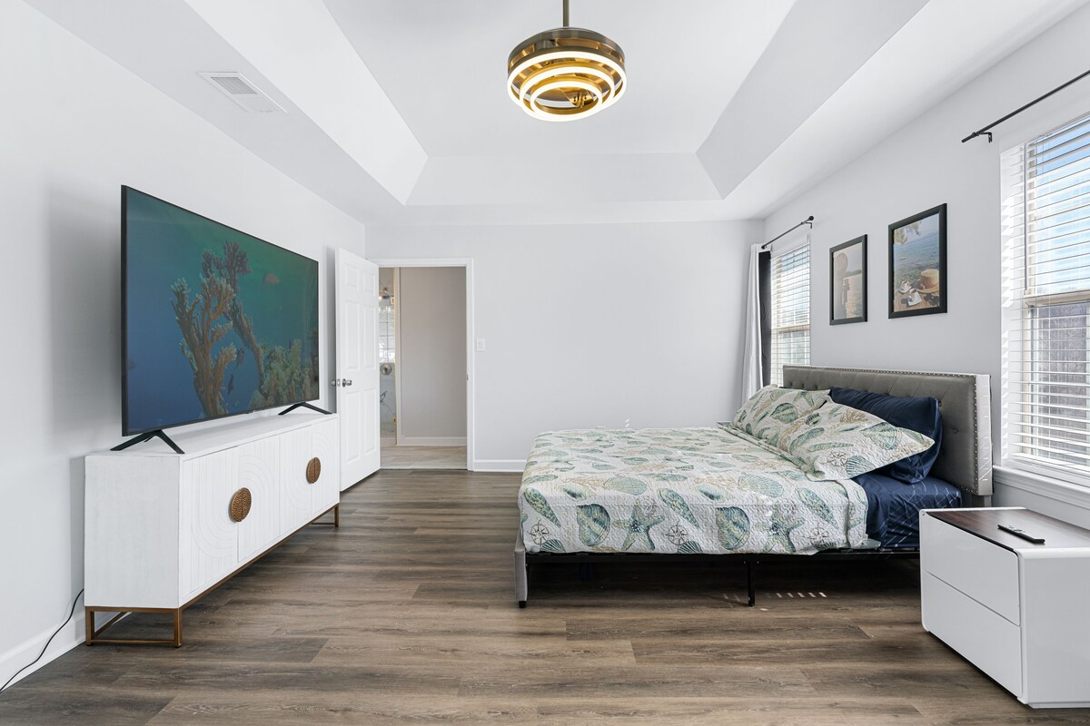 New! Lake House/8beds/ 3 Baths/ King/Queens/Fulls
