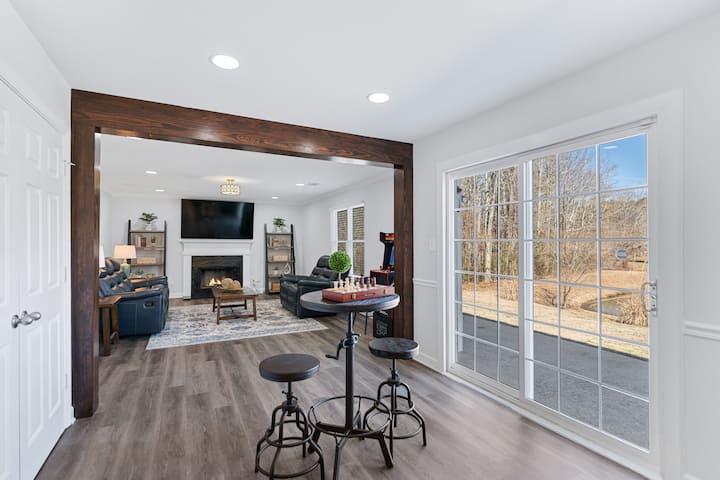 New! Lake House/8beds/ 3 Baths/ King/queens/fulls - Lake Lanier, GA