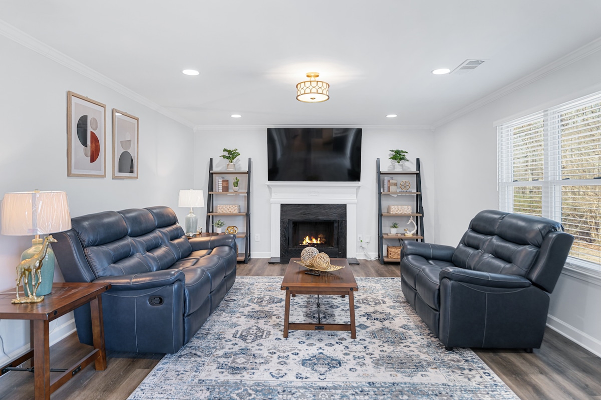 New! Lake House/8beds/ 3 Baths/ King/Queens/Fulls