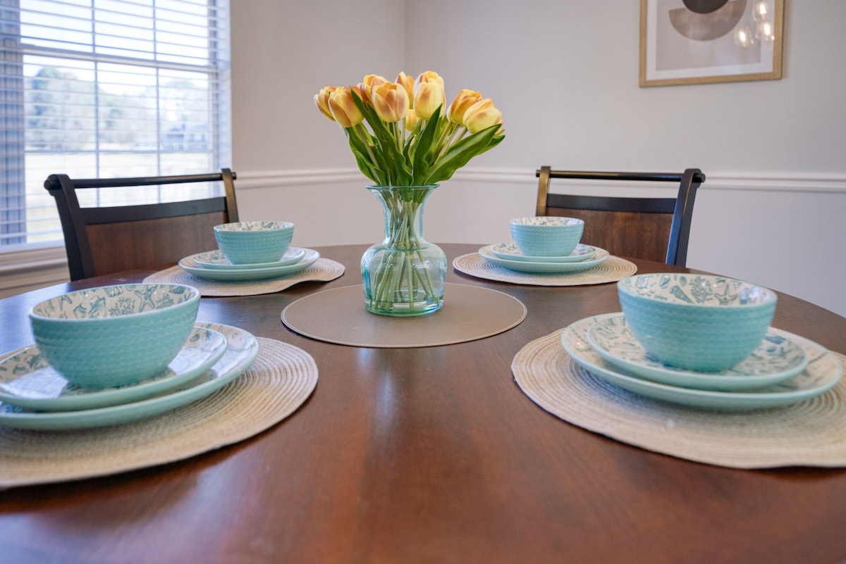 New! Lake House/8beds/ 3 Baths/ King/Queens/Fulls