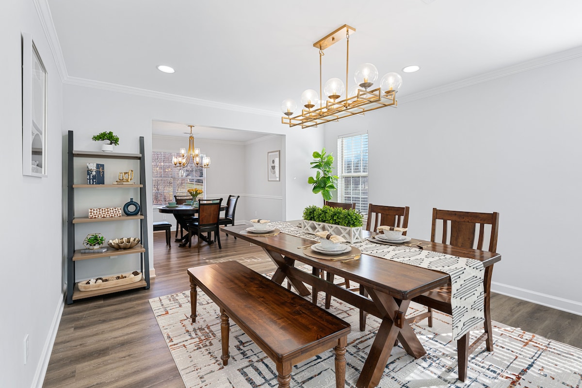 New! Lake House/8beds/ 3 Baths/ King/Queens/Fulls