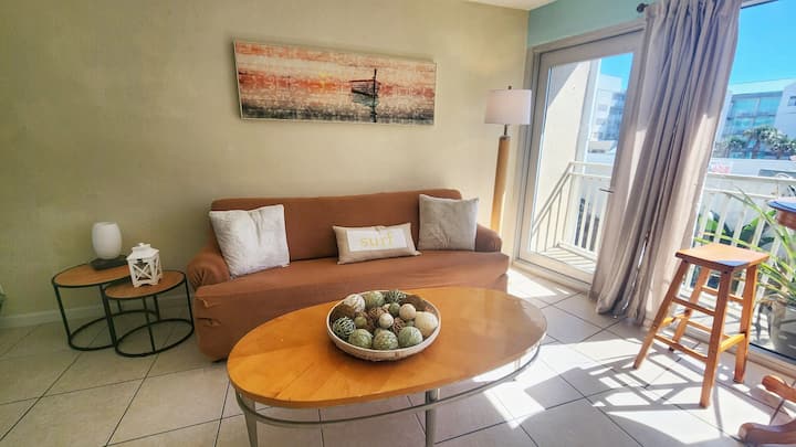 Beachfront Building - 1 Bedroom - Daytona Beach