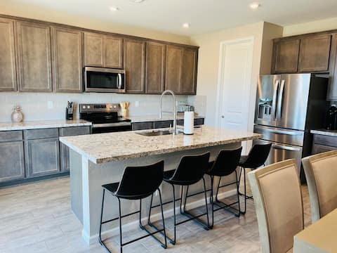 Sonoran Retreat| 3BD/2BA Near Lucid Plant| King Bd