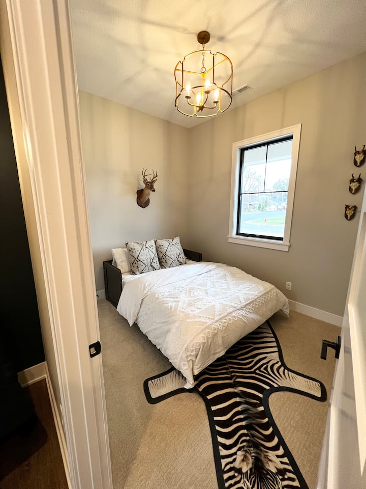 سرير ميرفي يحول المكتب إلى غرفة ضيوف! حجم كوين!