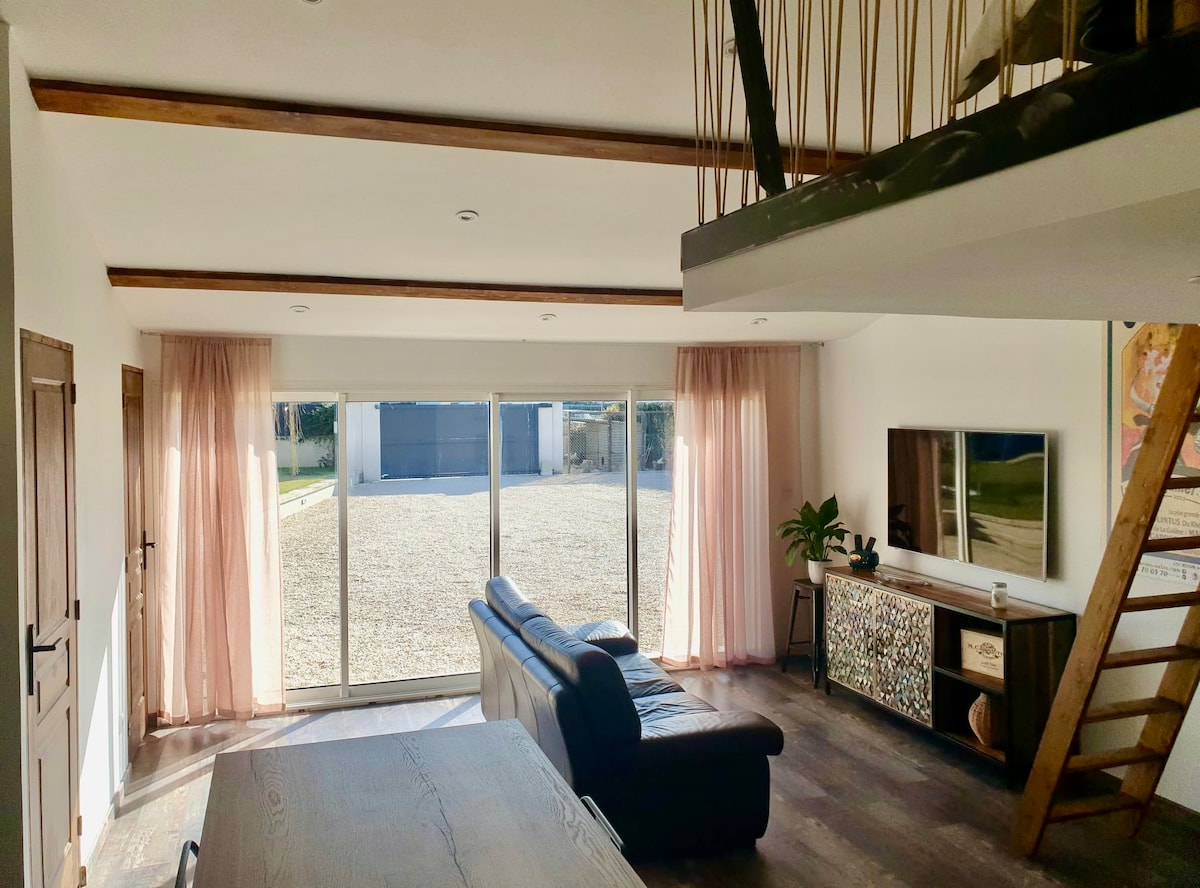 Popular Airbnb listing: Charming outbuilding in Châteaurenard