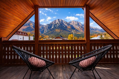 The Bear Chalet | Hot Tub near Cantacuzino Castle