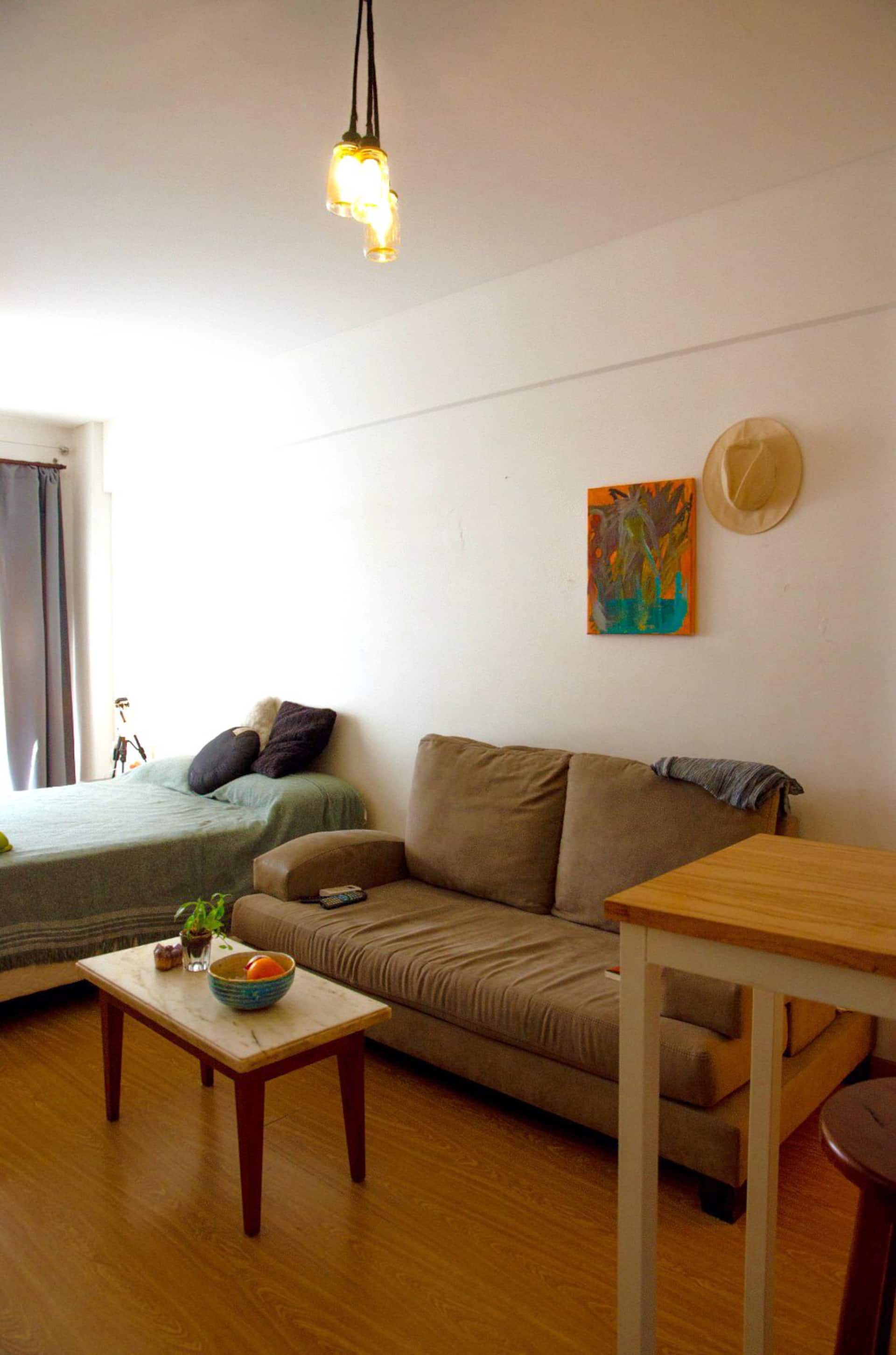 A bright and complete apartment. Close to Movistar Arena