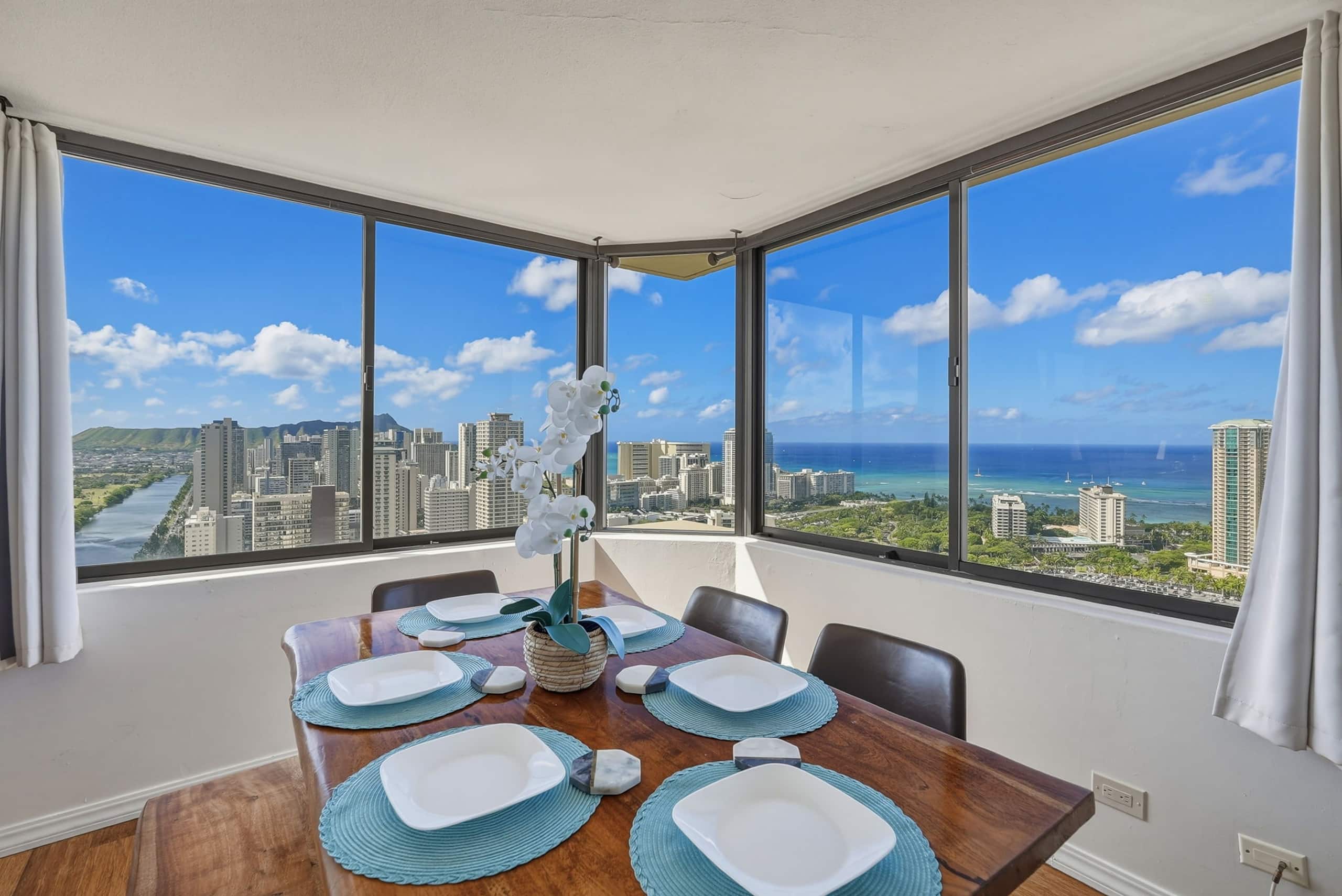 Condo in Honolulu · ★4.88 · 2 bedrooms · 4 beds · 2 private baths - Image 14
