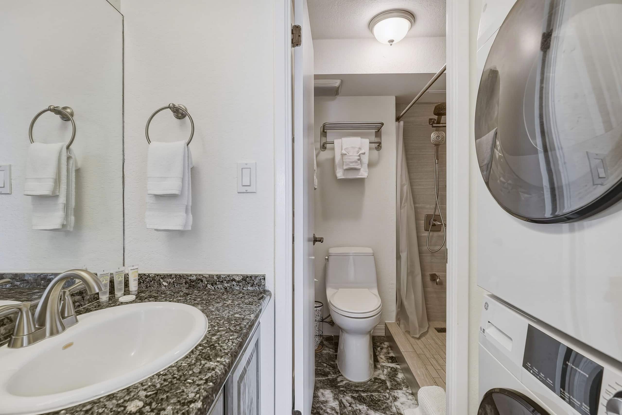 Condo in Honolulu · ★4.88 · 2 bedrooms · 4 beds · 2 private baths - Image 30