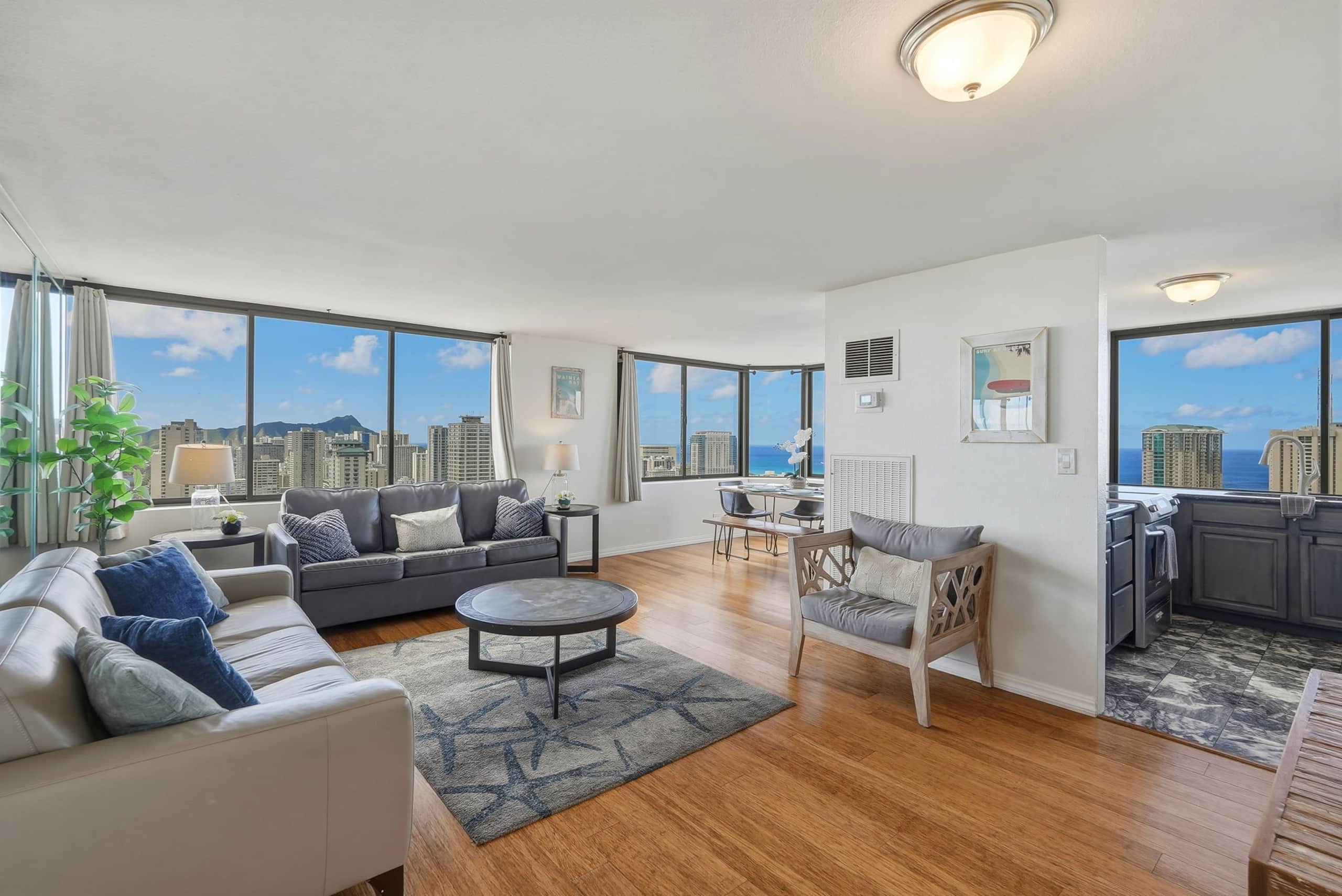 Condo in Honolulu · ★4.88 · 2 bedrooms · 4 beds · 2 private baths - Image 6