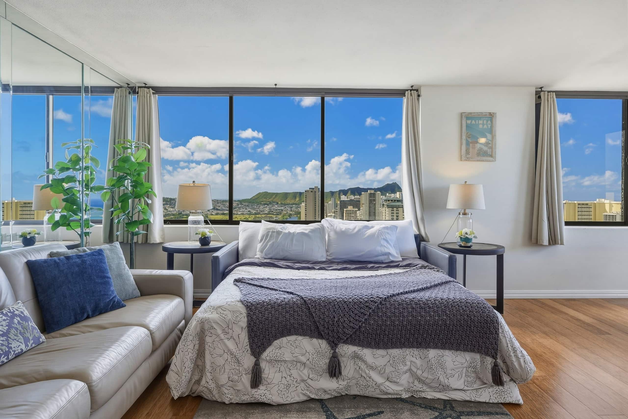 Condo in Honolulu · ★4.88 · 2 bedrooms · 4 beds · 2 private baths - Image 5