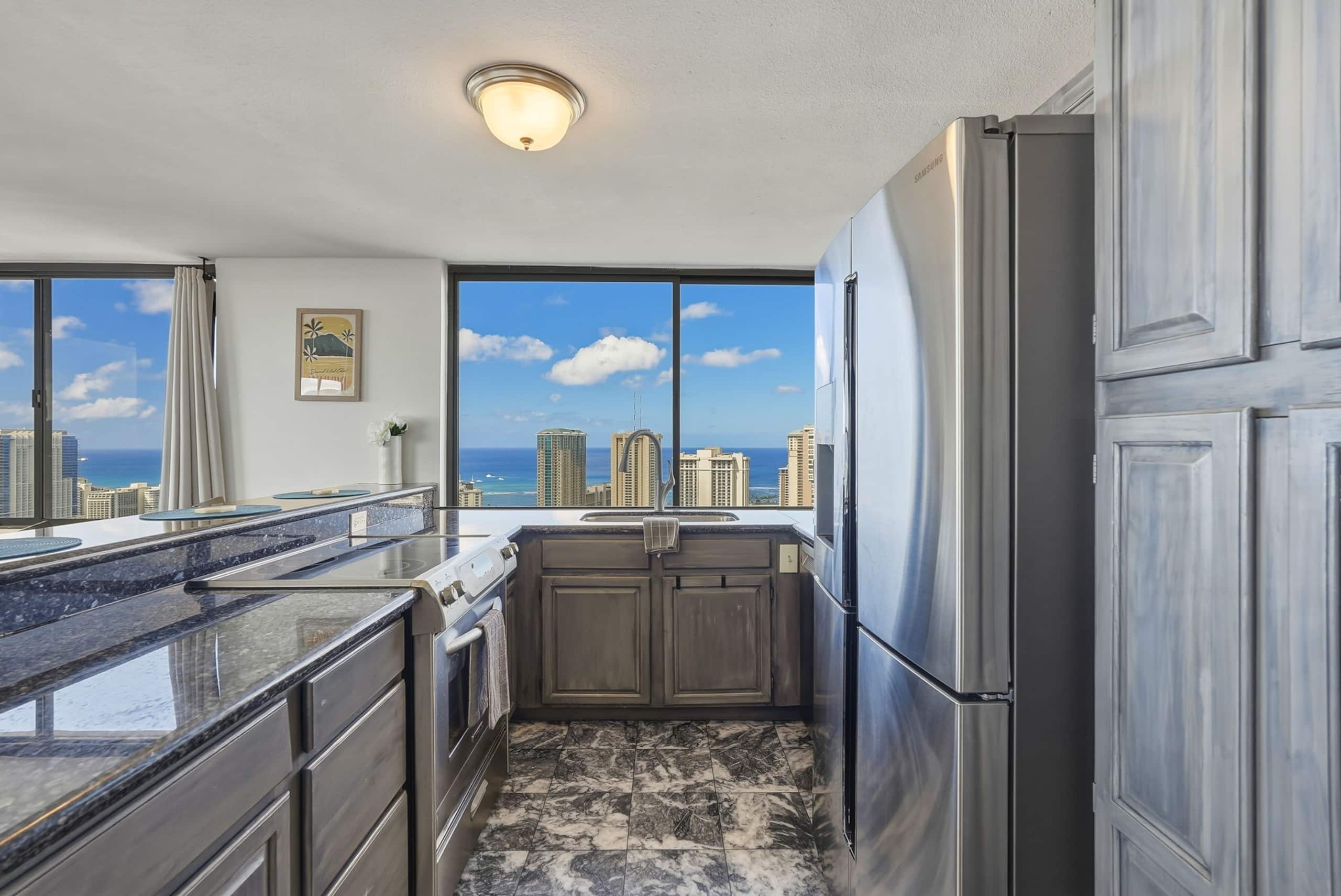Condo in Honolulu · ★4.88 · 2 bedrooms · 4 beds · 2 private baths - Image 8