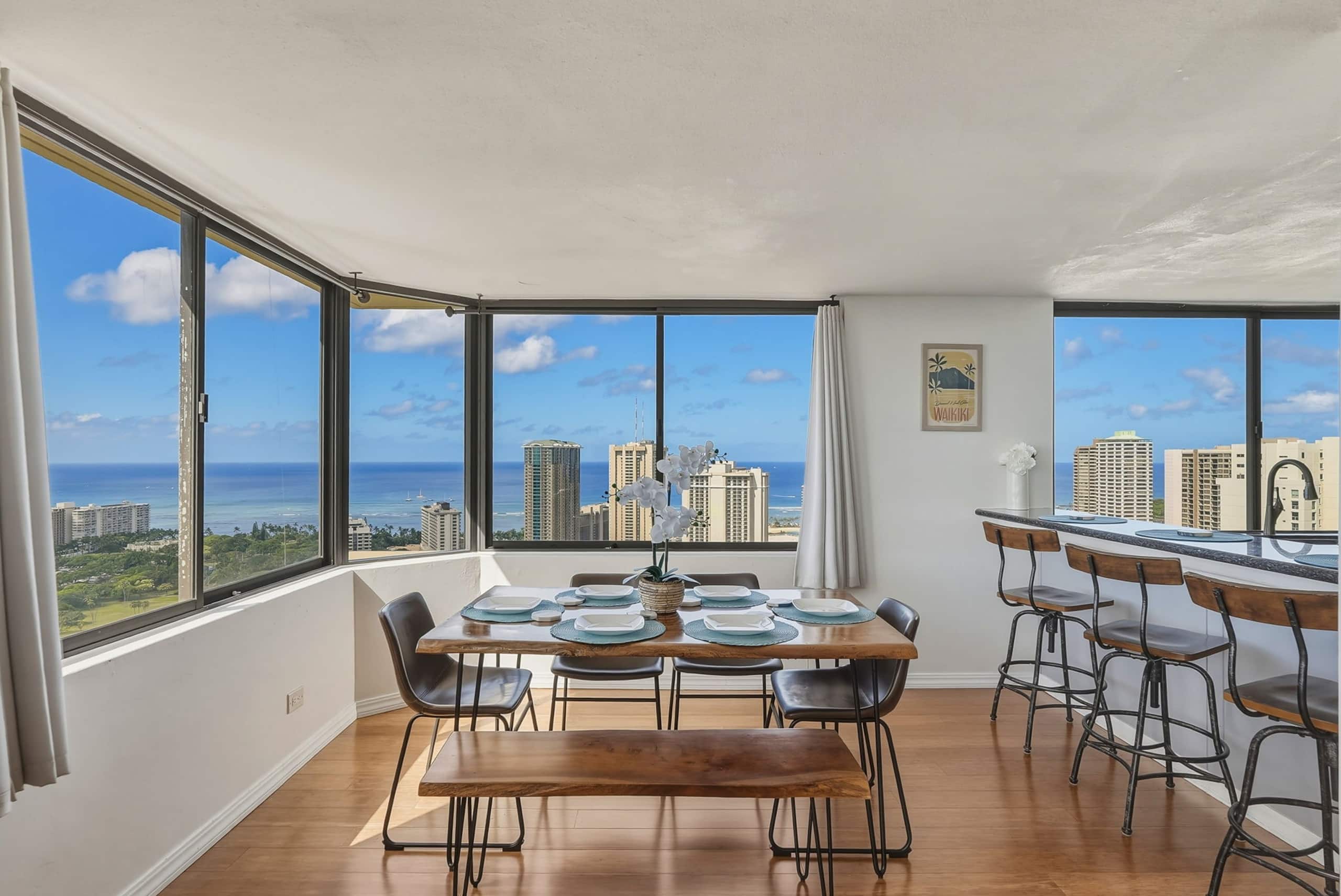 Condo in Honolulu · ★4.88 · 2 bedrooms · 4 beds · 2 private baths - Image 15