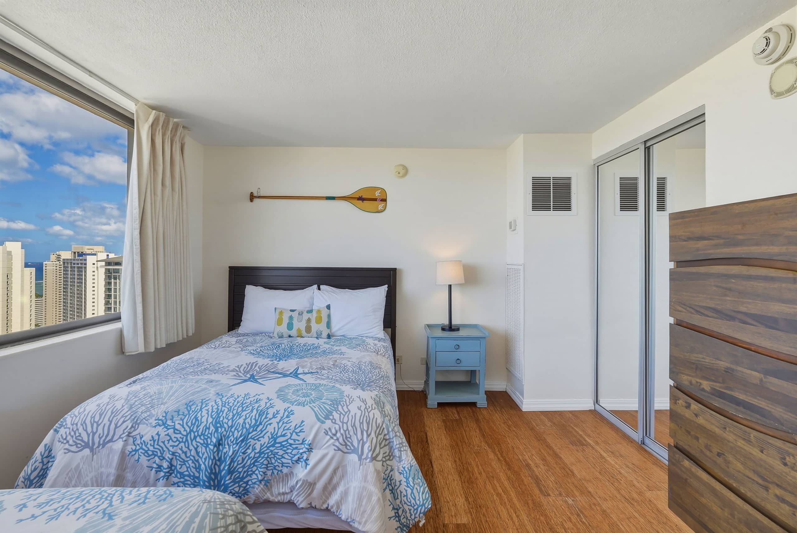Condo in Honolulu · ★4.88 · 2 bedrooms · 4 beds · 2 private baths - Image 26