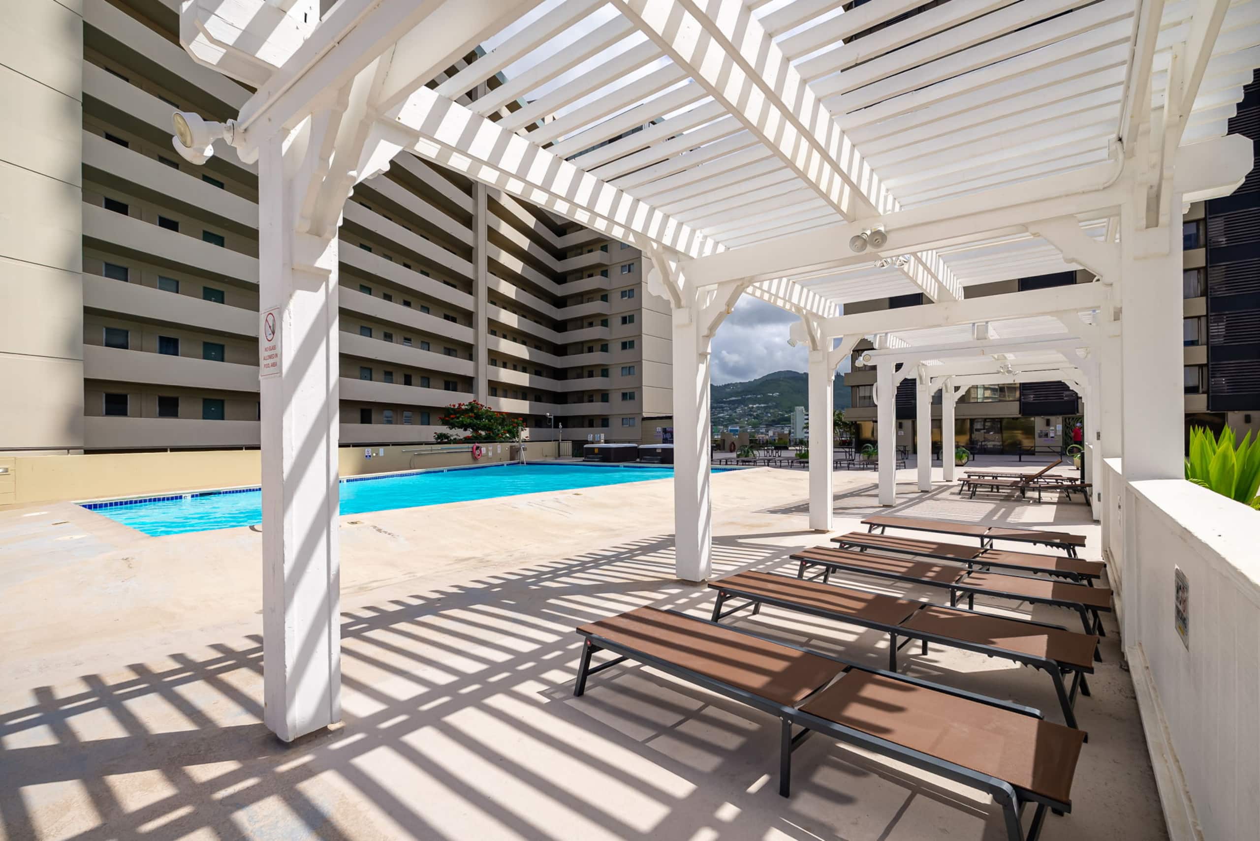 Condo in Honolulu · ★4.88 · 2 bedrooms · 4 beds · 2 private baths - Image 39