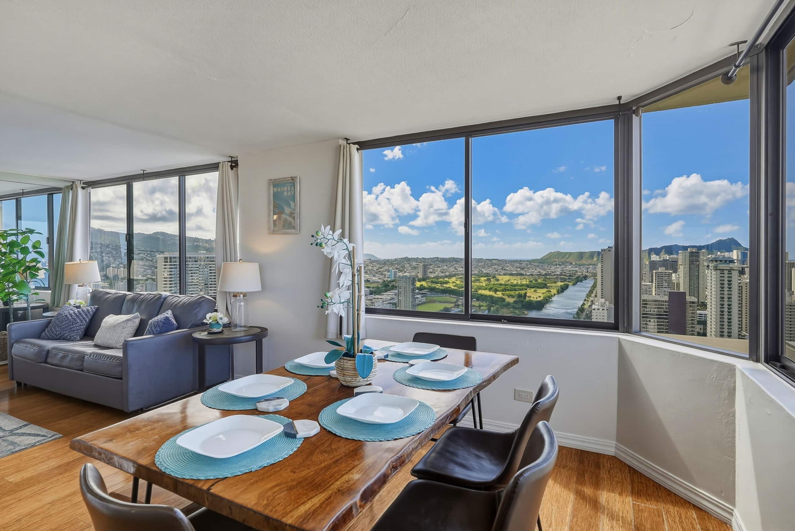 Condo in Honolulu · ★4.88 · 2 bedrooms · 4 beds · 2 private baths - Image 13
