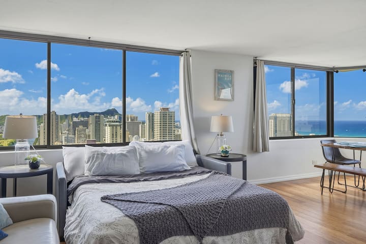 2bed/2bath Waikiki Corner Penthouse & Ocean Views - Honolulu