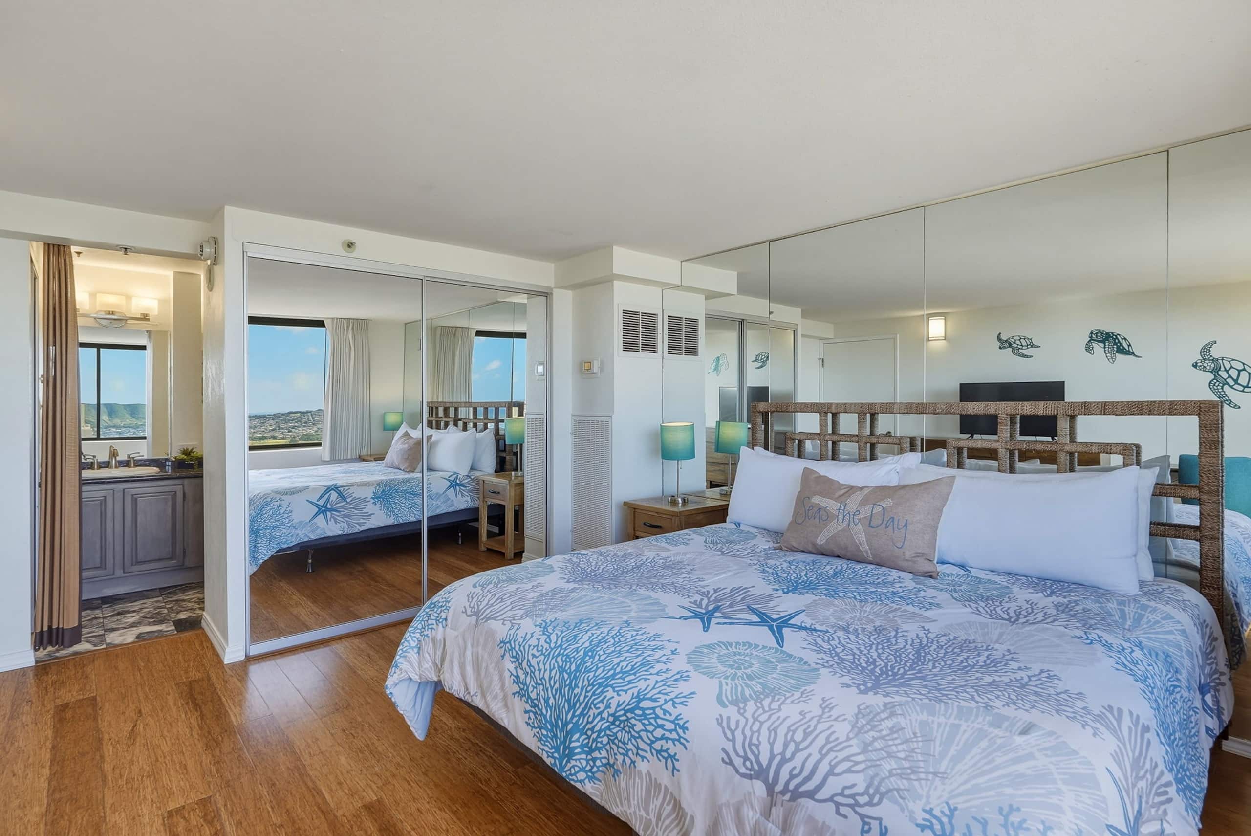 Condo in Honolulu · ★4.88 · 2 bedrooms · 4 beds · 2 private baths - Image 21