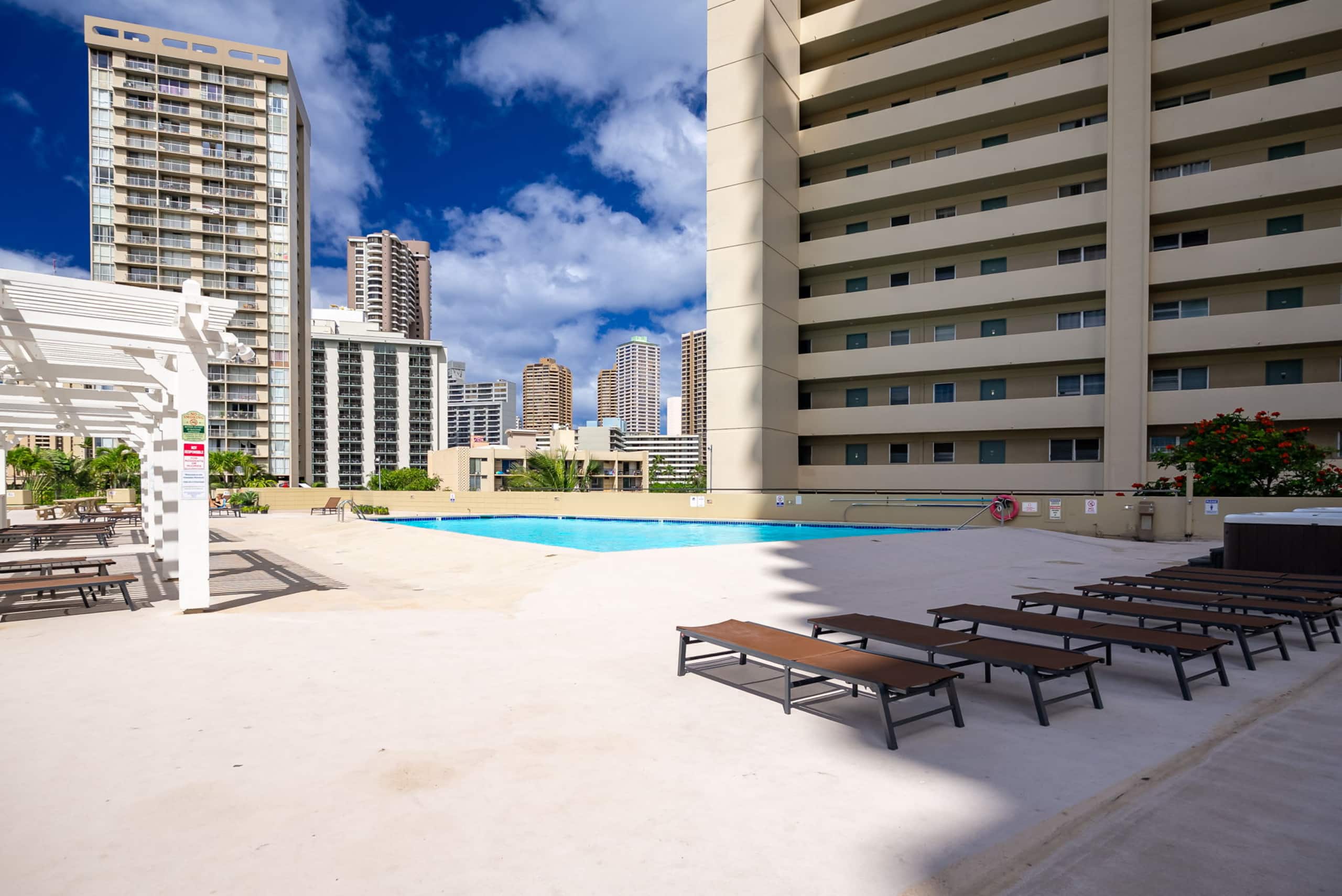 Condo in Honolulu · ★4.88 · 2 bedrooms · 4 beds · 2 private baths - Image 38