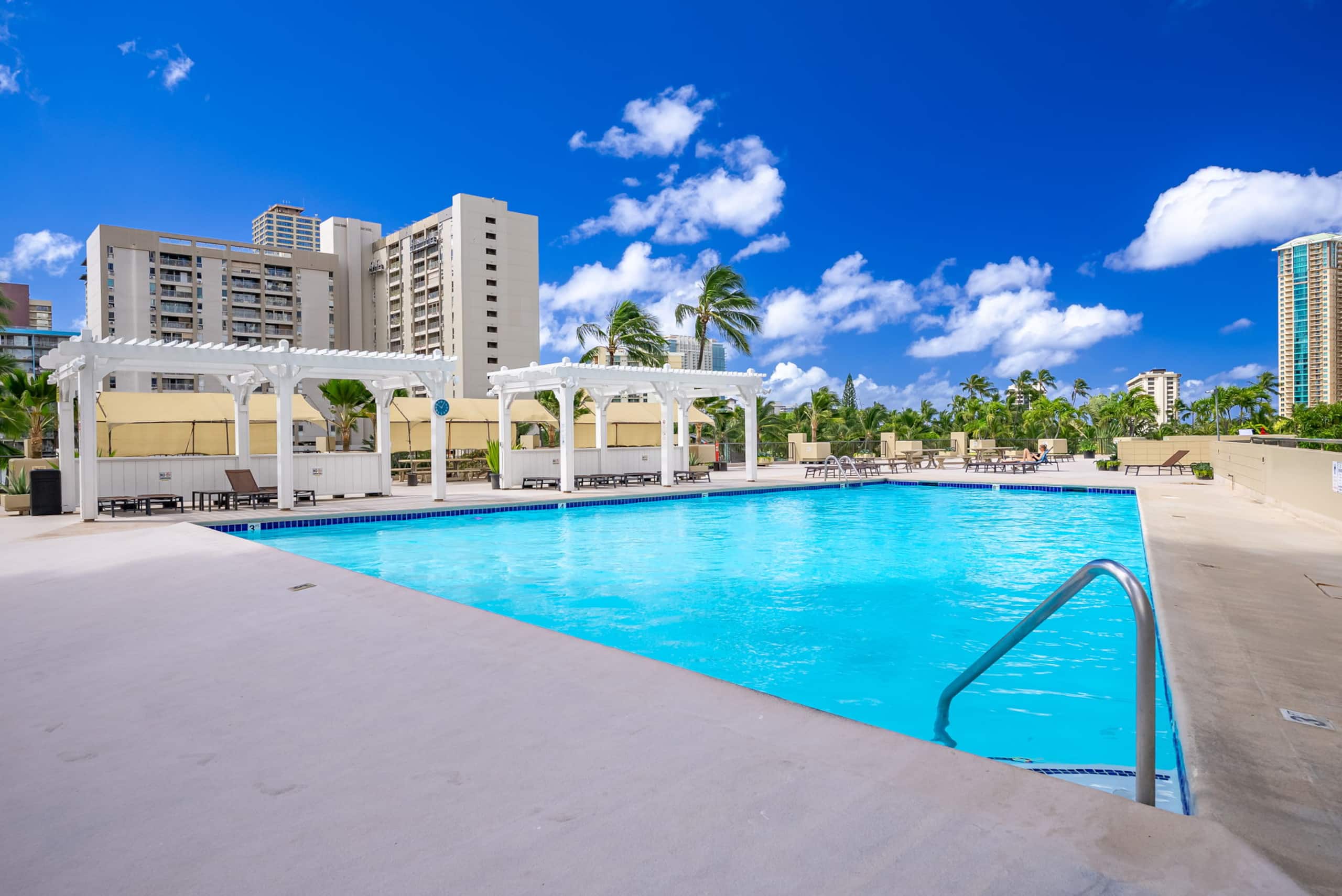 Condo in Honolulu · ★4.88 · 2 bedrooms · 4 beds · 2 private baths - Image 37
